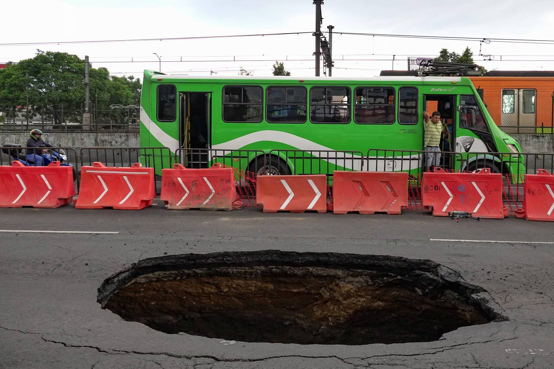 CDMX pondrá fin a los socavones con repavimentación de 250 km de vialidades
