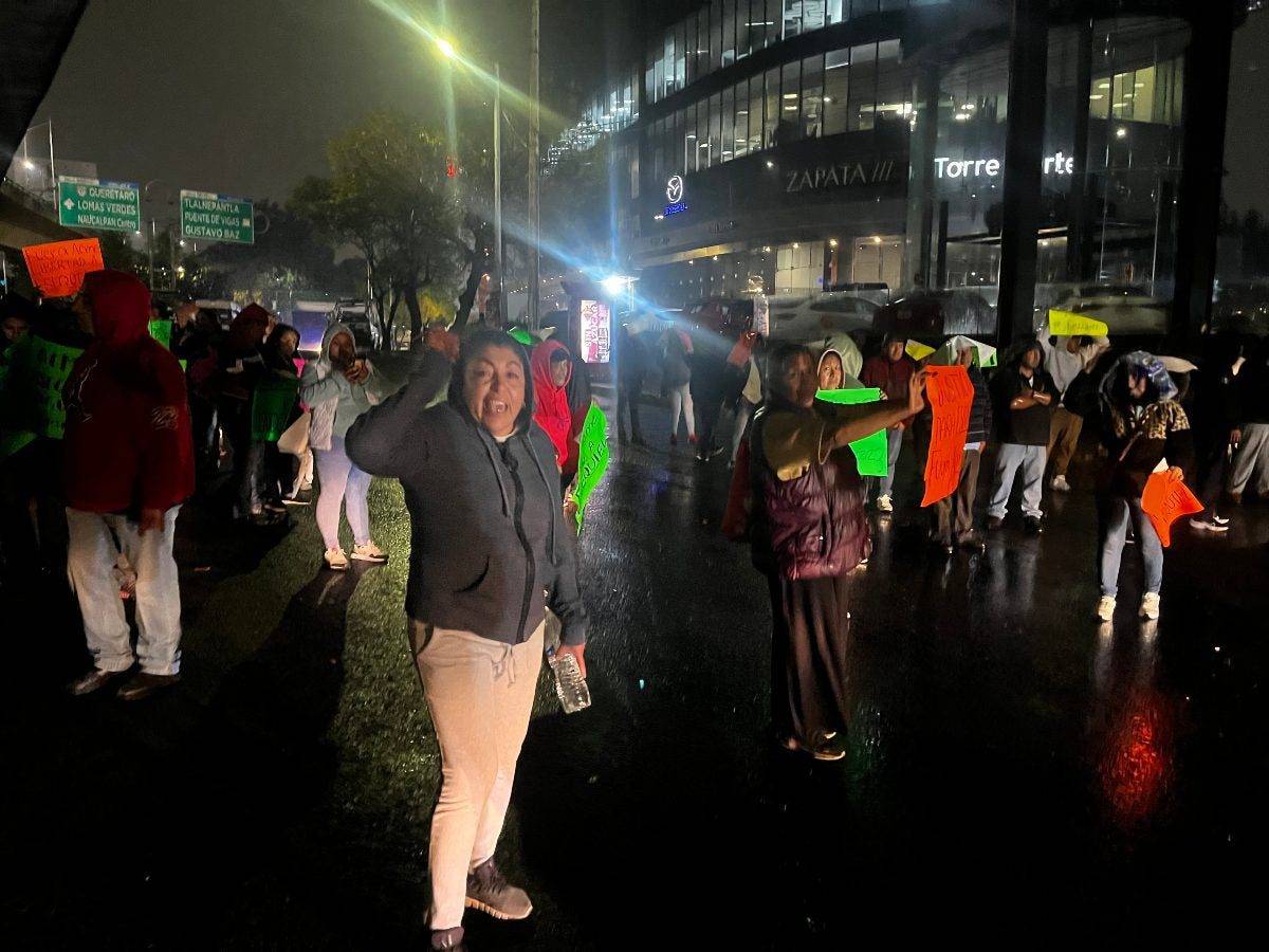 Comerciantes bloquearon Periférico Norte por detención de un compañero