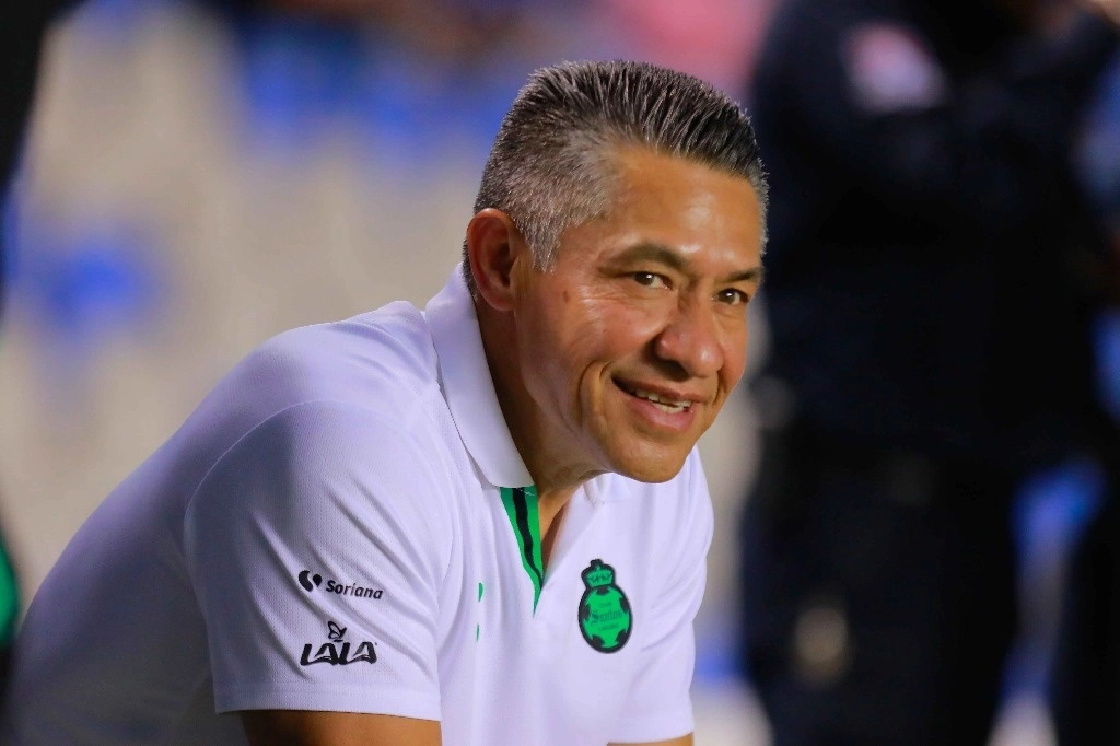 Ignacio Ambriz deja el banquillo de Santos Laguna tras mal torneo