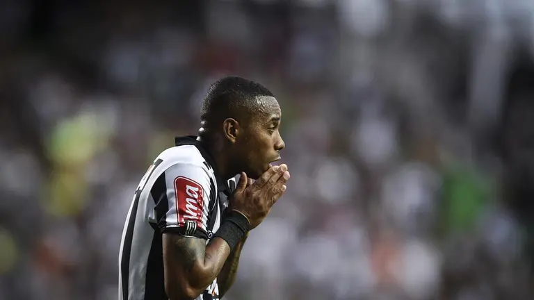Robinho seguirá preso tras rechazo de recursos judiciales